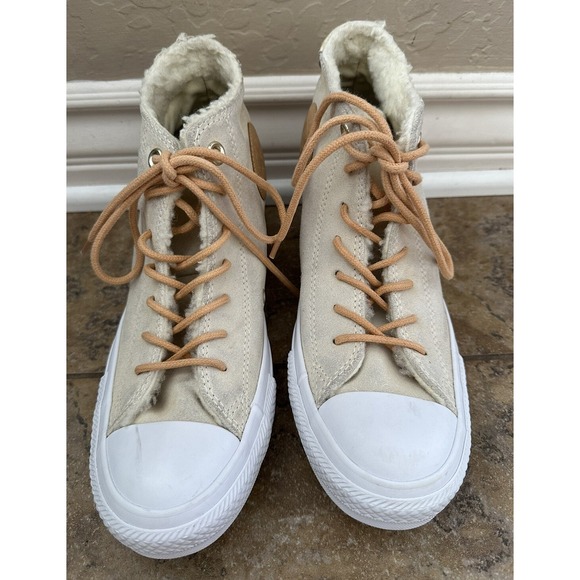 Converse  Chuck Taylor All Star Women's High Top Shoes - Size 8 Blemish On Shoes - Picture 3 of 7